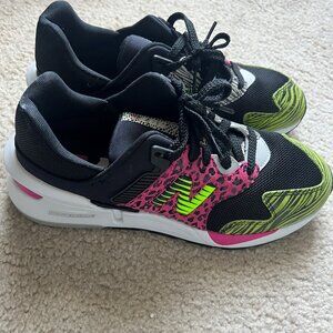 EUC 💗 Flashy Print / 80s Print / Animal Print 💗 New Balances